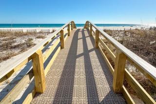 Fourwinds 803-Cozy Beachfront condo l Hall Bunks l less crowded beaches Views - 7