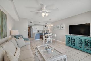 Fourwinds 803-Cozy Beachfront condo l Hall Bunks l less crowded beaches Views - 1