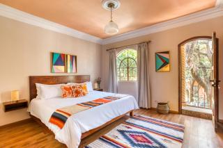 Classic 3BR Condesa House | Terrace-Tub-Patio-A/C - 6