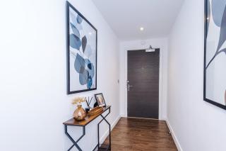 York City Centre Apartment With Balcony & Free Parking - 1