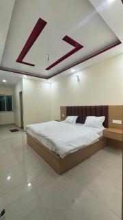 HOTEL M-N-O-H-R PALACE NEAR RAMMANDIR Ayodhya - 2