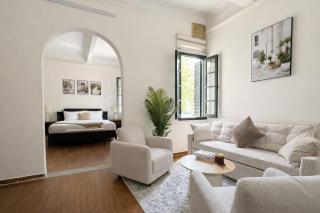 Private studio in villa with Bathtub & working space - 9