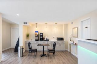 Quarters Inn & Suites - 6