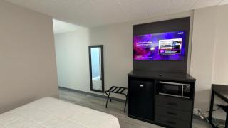 Ramada by Wyndham New Kensington - 3