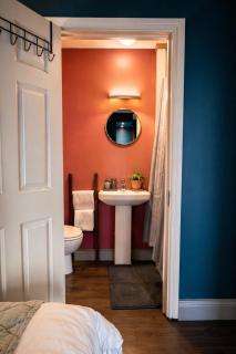 Dog-friendly Seaview Apartment - 5