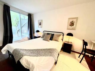 Three Bedrooms Townhouse 3 bath near Yonge Finch Subway - 1