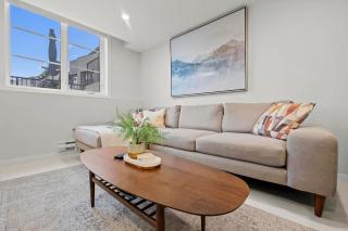 Stylish & Comfy Mountain Escape King Bed PS5! - 4