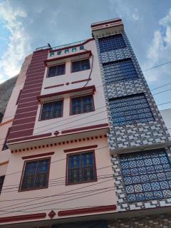 Shree Radha home stay nearby ghats & kaal bhairav temple - 8