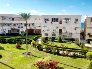 Luxury Duplex Chalet ,Garden View & Partial Sea View Next to Helnan Hotel Al Mamoura Beach Alexandria Family-Friendly شاليه دوبلكس الترا لوكس بإطلالة رائعه على الجناين و رؤيه جانبيه للبحر بجوار فندق هلنان منطقة المعمورة الشاطئ الاسكندريه عائلي - 0