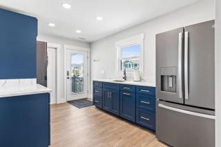 Cake by the Ocean Ocean front home Fully renovated custom finishes - Holden Beach - 4