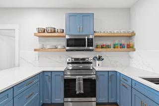 Cake by the Ocean Ocean front home Fully renovated custom finishes - Holden Beach - 2