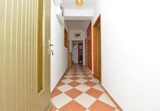 Kristijan Apartment Sleeps 3 with Garden - 2