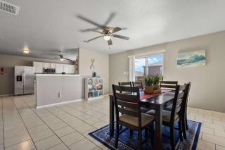 Spacious 3BR Getaway Near Downtown & Ft Sam - 9