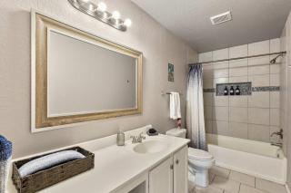 Spacious 3BR Getaway Near Downtown & Ft Sam - 7