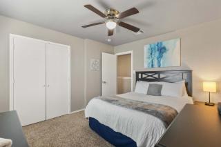 Spacious 3BR Getaway Near Downtown & Ft Sam - 3
