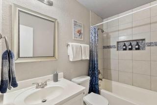 Spacious 3BR Getaway Near Downtown & Ft Sam - 1