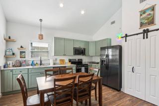 Spacious 3BR2BA6Beds Near Downtown - 5