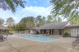2 Mi to Ole Miss University! Condo w/ Pool Access - 8