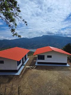 Twin House, casas campestres con vista al embalse - 0