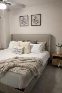 The Luxury Den - 0