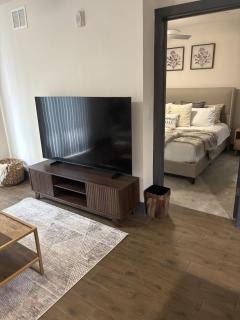 The Luxury Den - 6