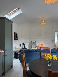 Carpenters Cottage - 2