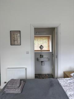 Carpenters Cottage - 1