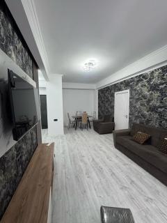 Квартира в новостройке с дизайнерским ремонтом - 1