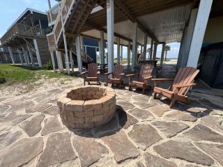 Salty Fins - Beachfront - Large Group Welcome - 7