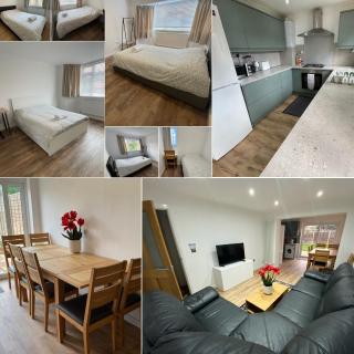 6 Bedroom Home, FREE Parking & Wi-Fi Garden - 0