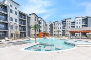 Landing Amazing 1BD Game Room Clubhouse - 3