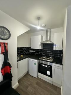 Modern 1-Bed Flat with Workspace and Free Parking - 7
