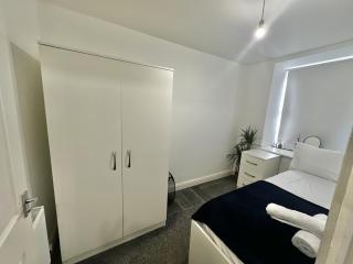Modern 1-Bed Flat with Workspace and Free Parking - 5