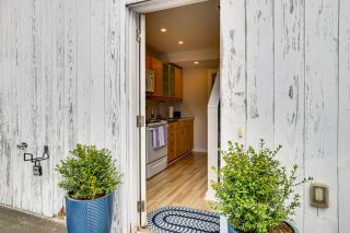 Walk to Coast! Convenient Cottage in Dtwn Madison - 6