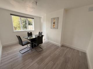 Modern 3 bedroom home - 7