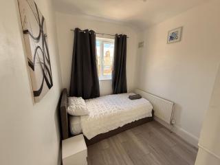 Modern 3 bedroom home - 1