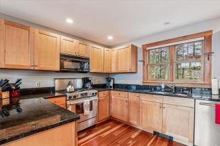 Treetops: 4 br, woodstove, a/c, deck views, firepit, garage, great location - 7