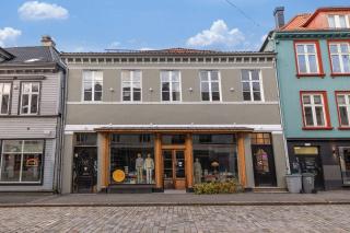 5BR right behind Unesco Bryggen and Floien - 0