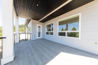 Elegant 4BR Main Suite Family Friendly with Terrace - 4