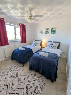 Thetford Retreat with pool, Jacuzzi, parking, Wi-Fi - 9