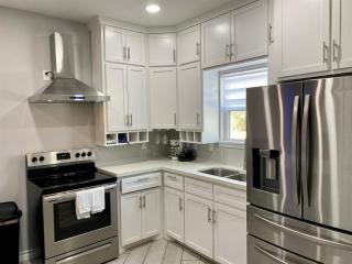 Miramar #2 - Modern & Spacious 3BD3BA - WiFi - 6