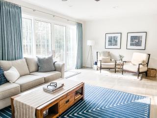 Luxury retreat with heated pool, steps to the Beach! - 9