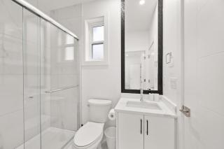 Modern 4BR Suite with Mountain Views - 3