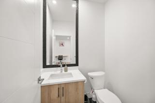 Modern 4BR Suite with Mountain Views - 1