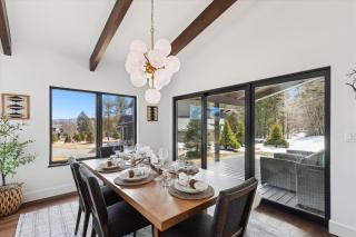 Wildebrook: 4br Mountain Luxury, fireplace, hot tub, x-country ski in/out, 10min to ski resort - 1