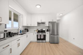 Modern Mountain View Suite with Covered Patio - 8