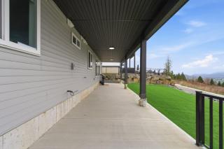 Modern Mountain View Suite with Covered Patio - 6