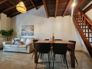 Warm Tropical Flat in Manila, Green Views & 3 Queen Beds - 2