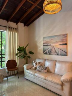 Warm Tropical Flat in Manila, Green Views & 3 Queen Beds - 8