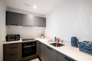 Chique Modern Spacious 2 Bed Apartment Manchester - 8